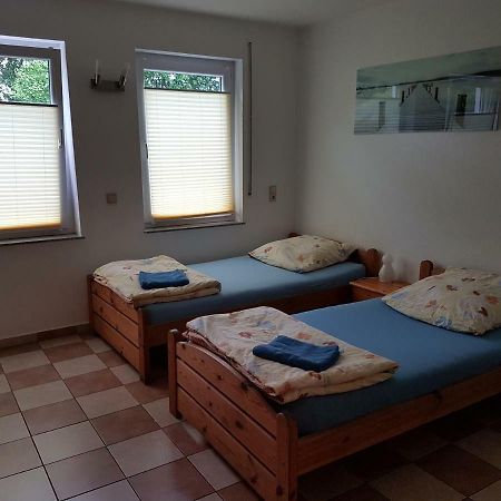 Gaestezimmer Auf Dem Campingplatz Konz Exteriör bild