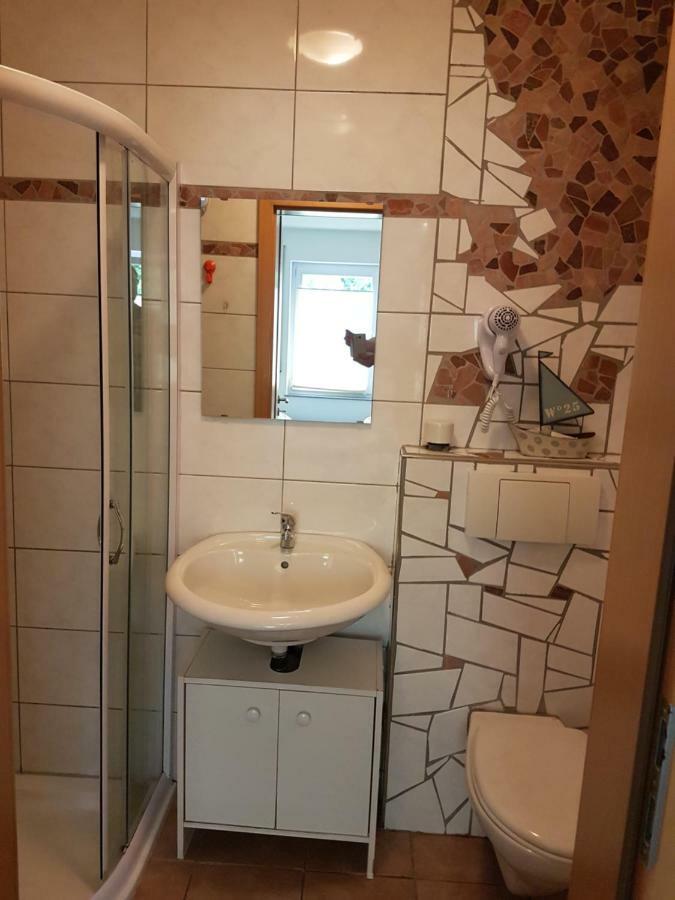 Gaestezimmer Auf Dem Campingplatz Konz Exteriör bild